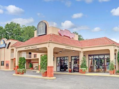 Days Inn By Wyndham Memphis At Graceland Экстерьер фото