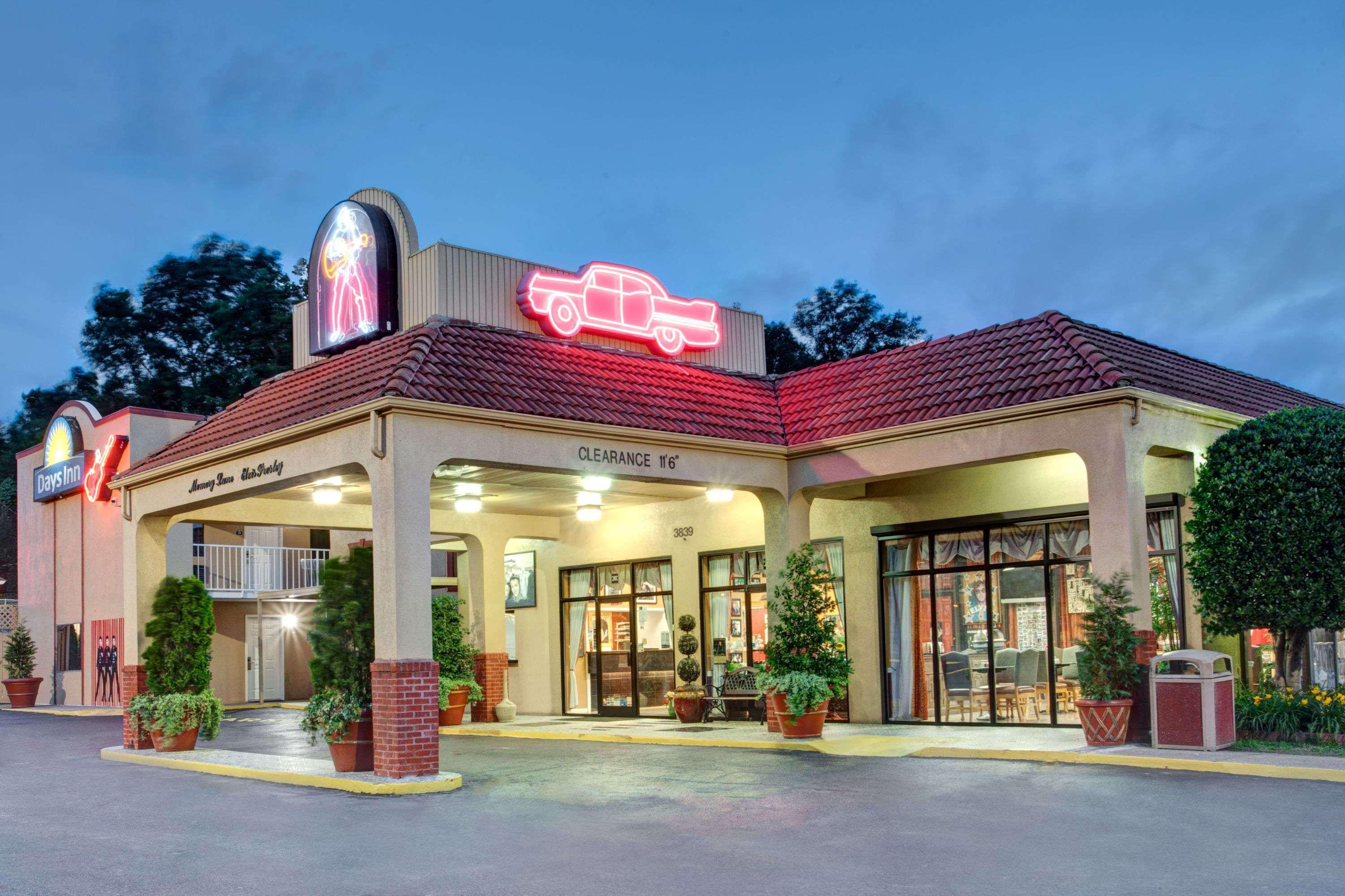 Days Inn By Wyndham Memphis At Graceland Экстерьер фото