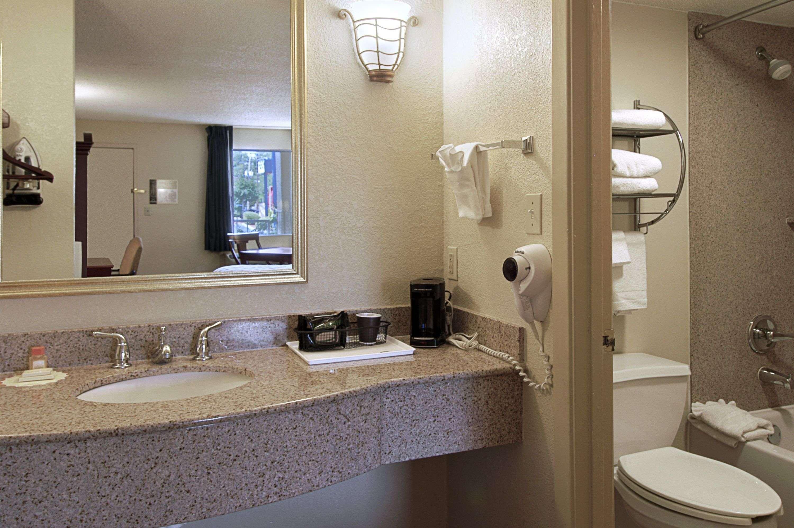 Days Inn By Wyndham Memphis At Graceland Экстерьер фото