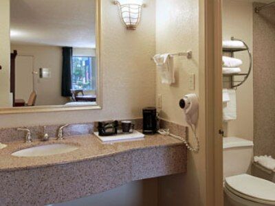 Days Inn By Wyndham Memphis At Graceland Номер фото