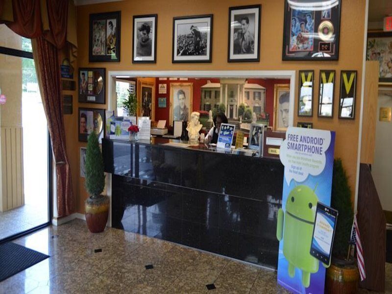 Days Inn By Wyndham Memphis At Graceland Экстерьер фото